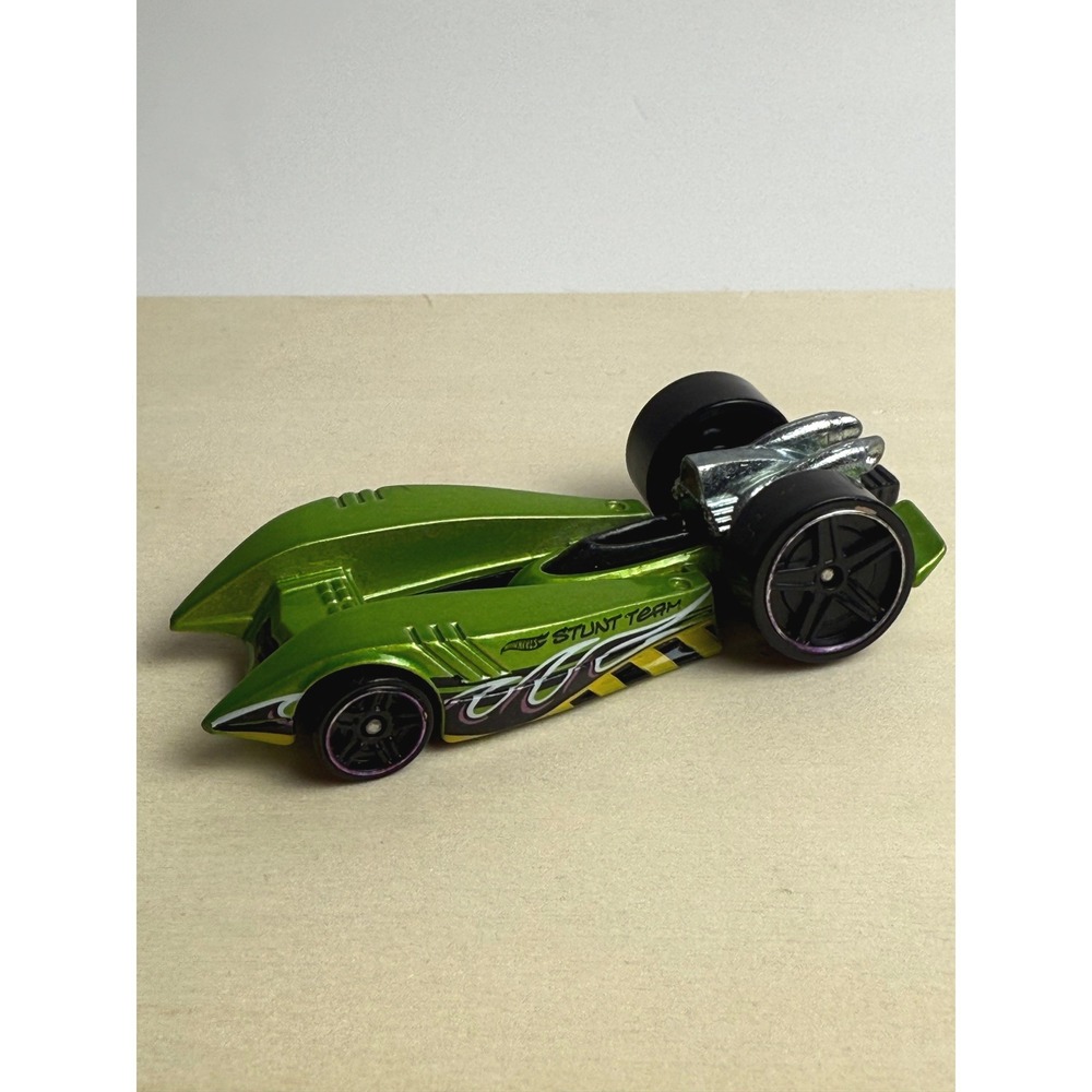 Hot Wheels Duel Fueler 2013 Mattel Green Stunt Team Car Spiral Stack-Up w/PR5